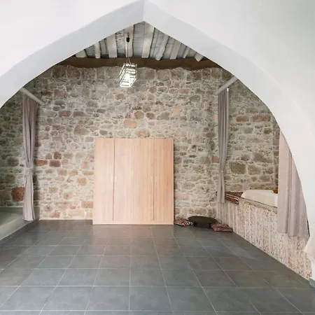 Apartment Antika Traditional Stone House