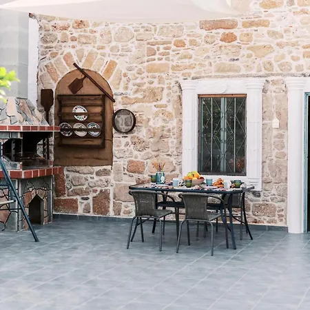 Antika Traditional Stone House *